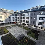 Apartamento Local-lux G3 - Private Parking & Balcony