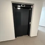 Local-lux G3 - Private Parking & Balcony Apartamento *
