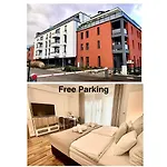 Local-lux G3 - Private Parking & Balcony Apartamento