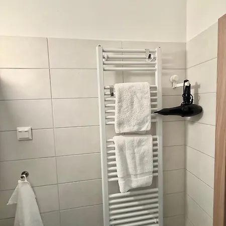 Lejlighed Local-lux G3 - Private Parking & Balcony *