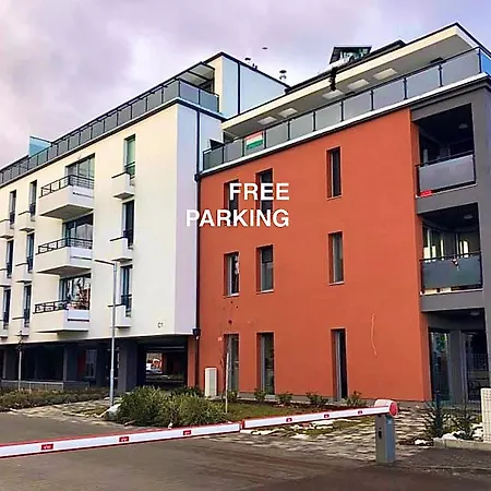 Local-lux G3 - Private Parking & Balcony アパート