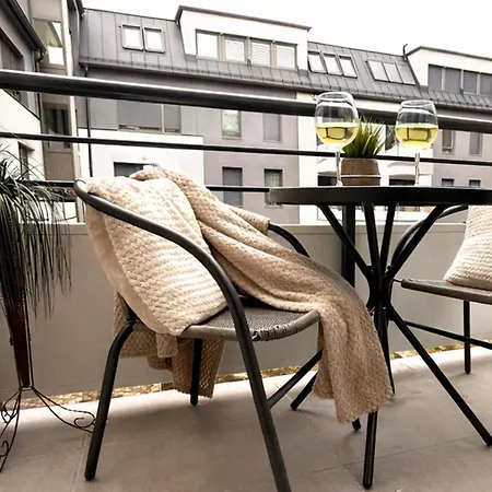 Local-lux G3 - Private Parking & Balcony * Kecskemét