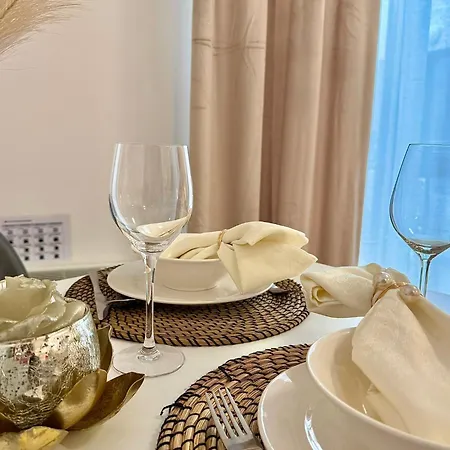 Local-lux G3 - Private Parking & Balcony Kecskemét
