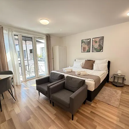 Local-lux G3 - Private Parking & Balcony *