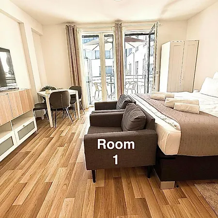 Local-lux G3 - Private Parking & Balcony アパート