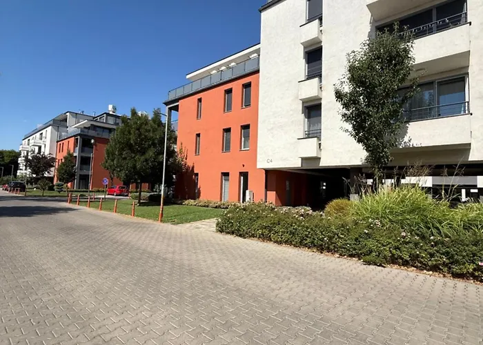 Local-lux G3 - Private Parking & Balcony * Kecskemét