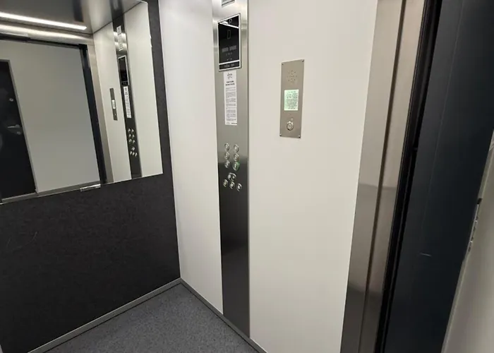 Lägenhet Local-lux G3 - Private Parking & Balcony *