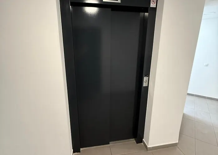 Local-lux G3 - Private Parking & Balcony Lägenhet *