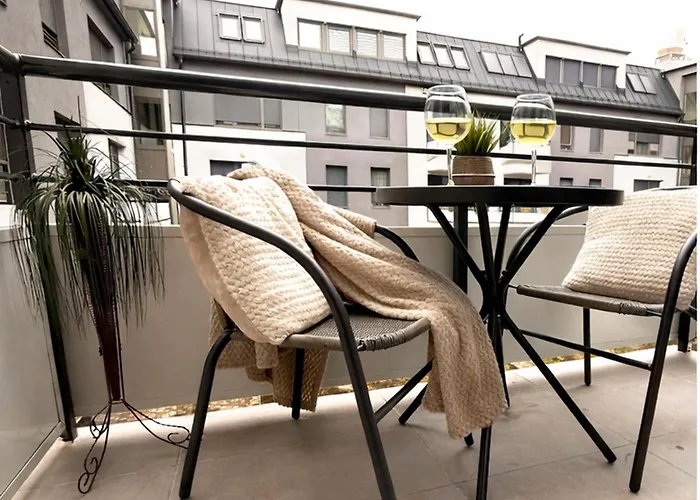 Local-lux G3 - Private Parking & Balcony * Kecskemét