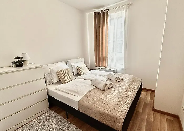 Local-lux G3 - Private Parking & Balcony *